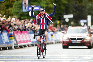 Simmons crossing the finish line winning the World Championship. 