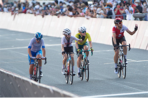 Winder crosses the finish line with 3 other riders. Photo: Casey Gibson