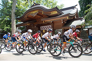 Thomas & Winder with peloton ride through the Okunitama Shrine. Photo: Casey Gibson