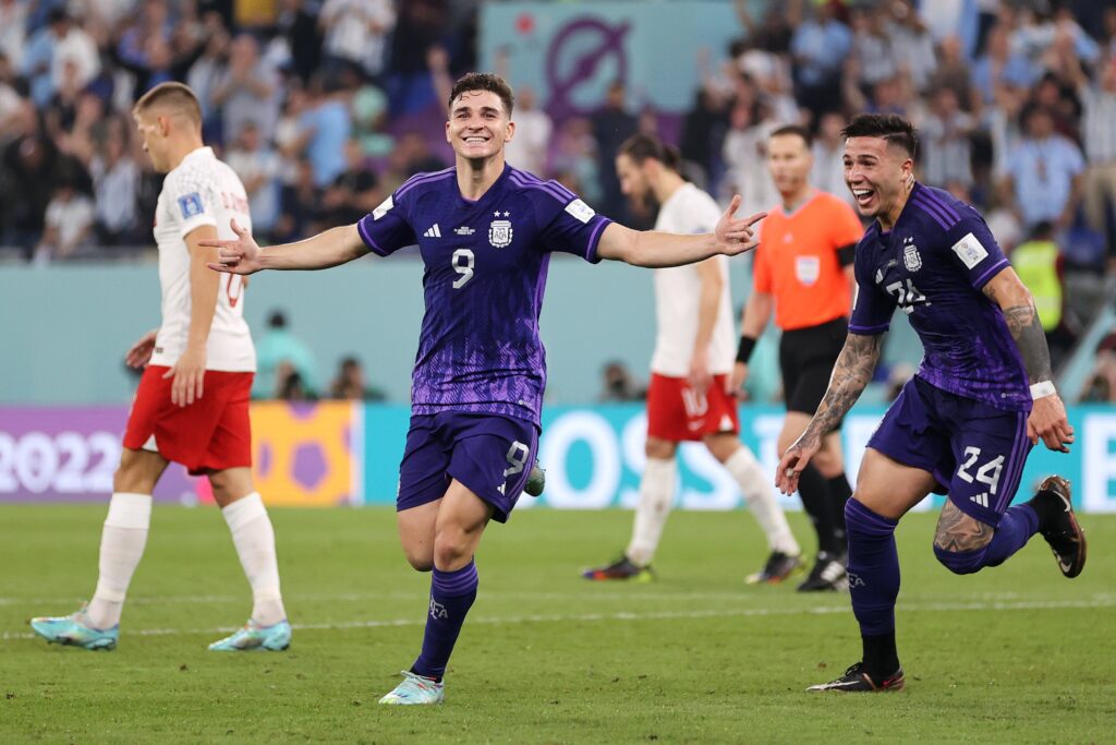 Messi misses penalty but Argentina progress to knockout stages 19