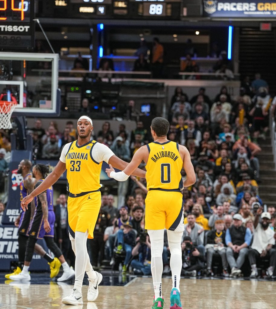 Pacers hold Lakers to 90 points to beat them 109-90 11