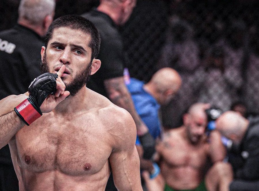 Makhachev knocks out Volkanovski in 1st round at UFC 294 11