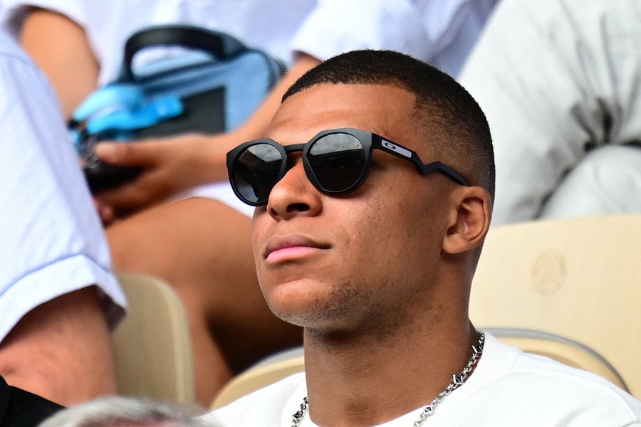 Mbappe keen on staying at PSG in January 16