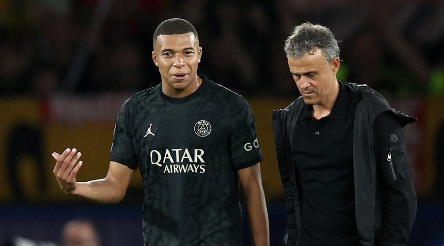 PSG's head coach still believes Mbappe could stay 2