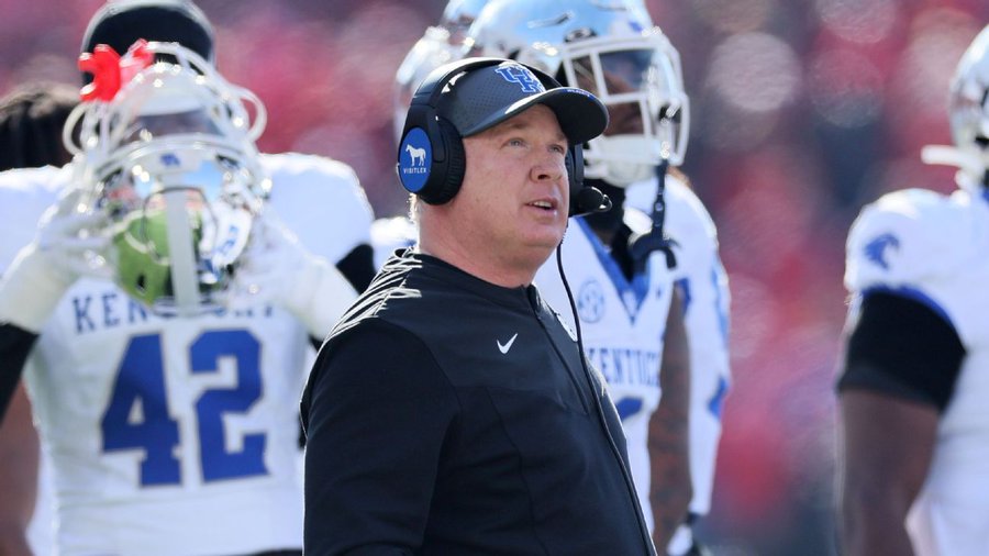 Stoops remains in Kentucky amid Texas interest 12