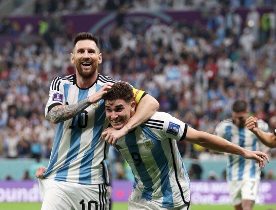 Messi fires Argentina into World Cup final 8