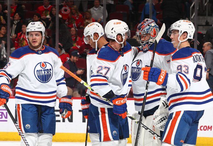 Oilers top Blackhawks for third straight win 2