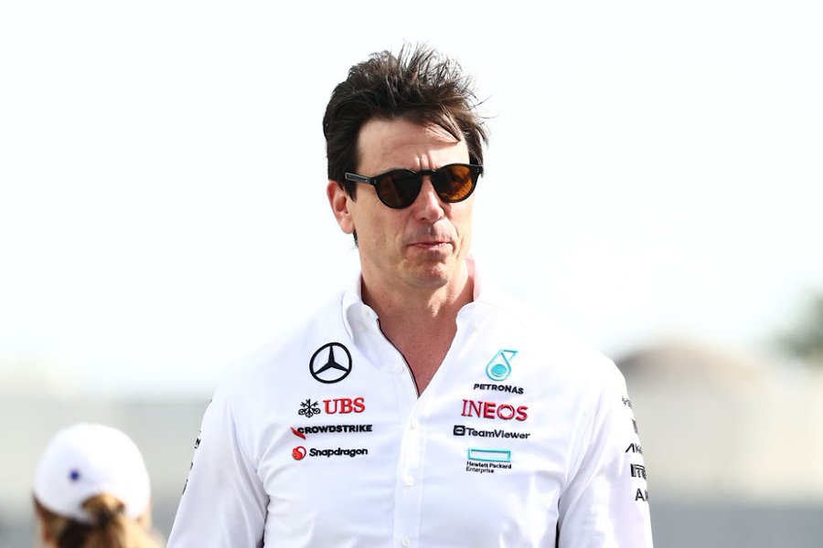 Mercedes chief Wolff admits no hope of catching Red Bull 15