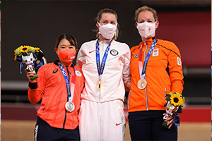 Kajihara, Valente, and Wild in the podium ceremony for the Women's Omnium. Photo: Getty Images